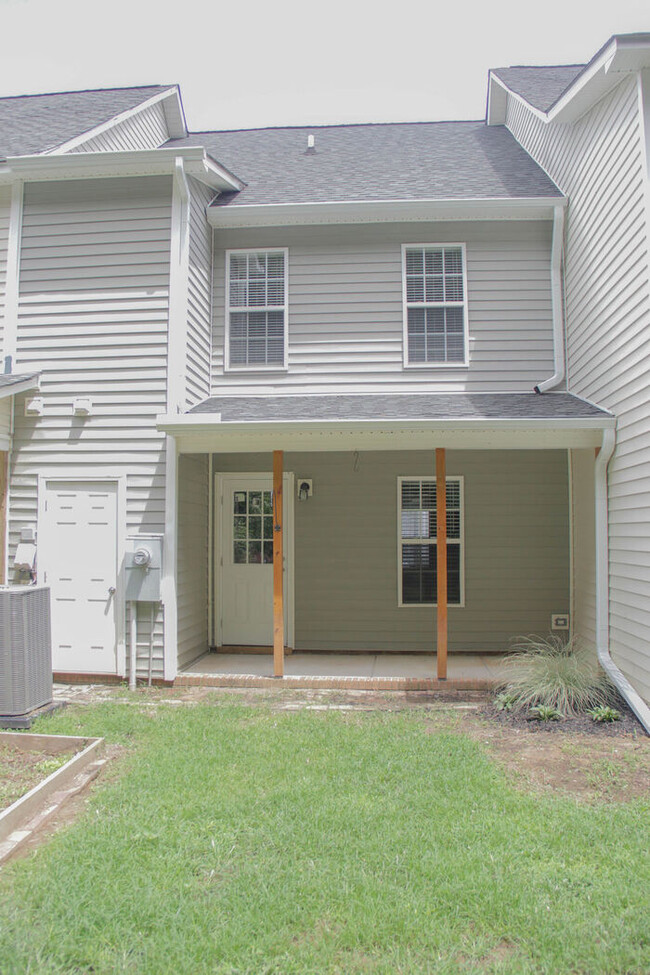 Building Photo - Beautiful town home in Clayton