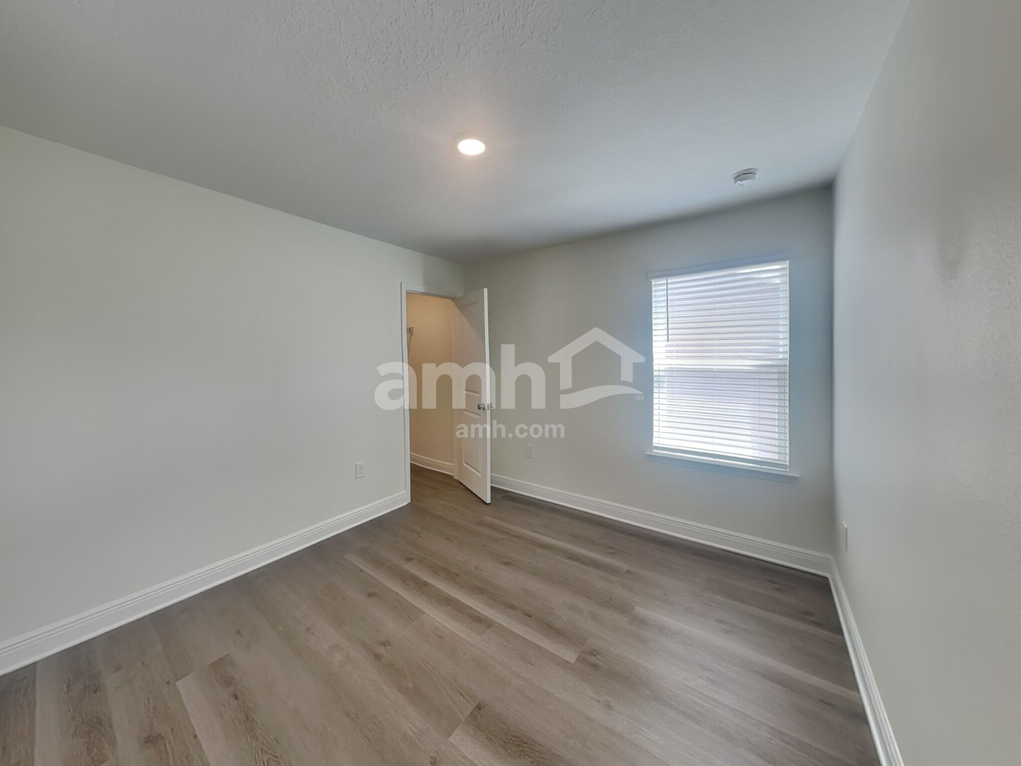 Building Photo - 5933 Sycamore Pl St