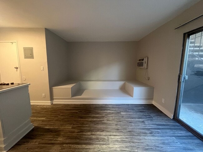 Interior Photo - 1944 Whitley Ave.