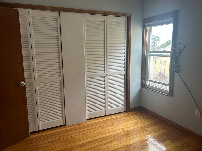 Bedroom - 91 Ward St