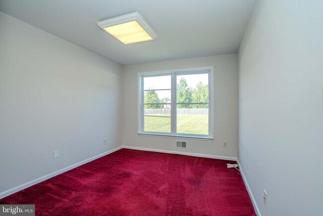 Building Photo - 27 Samantha Dr