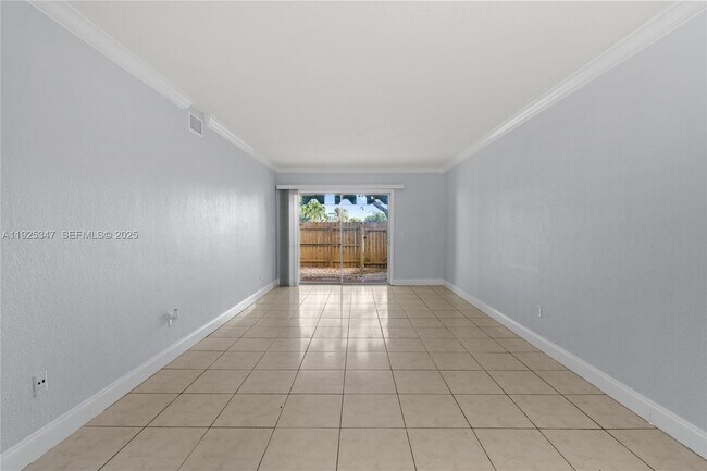 Building Photo - 980 NE 170th St