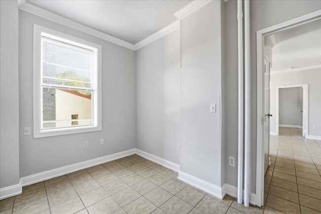 Building Photo - 3-5 Potter Pl