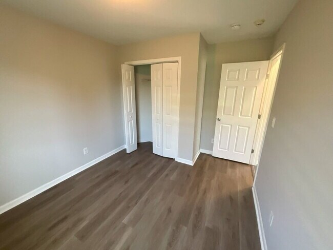 Building Photo - "Newly renovated 3-Bed, 2-Bath Home in Win...