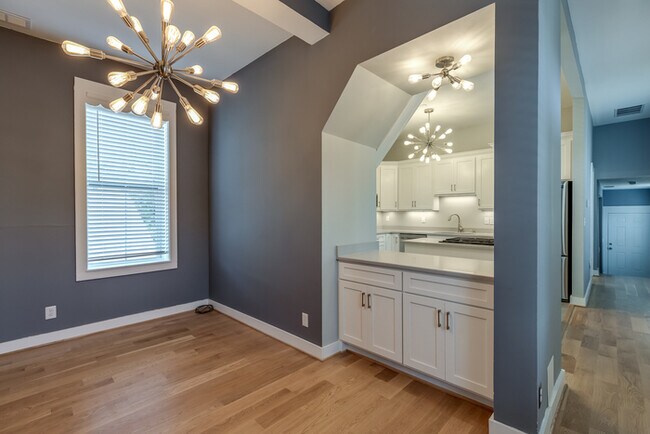 Building Photo - 1023 Franklin St