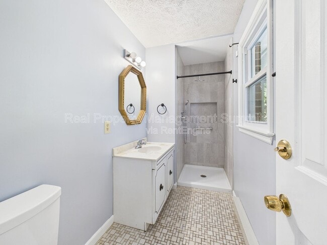 Building Photo - 1233 Pinehurst Rd