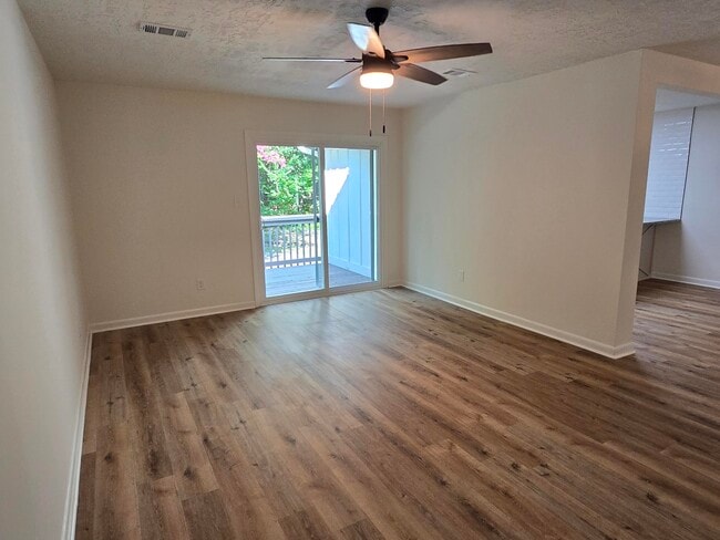 Building Photo - 469 Lawrence Dr