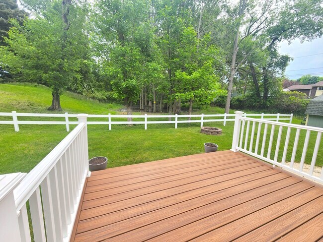 Building Photo - 9 Wisteria Ln