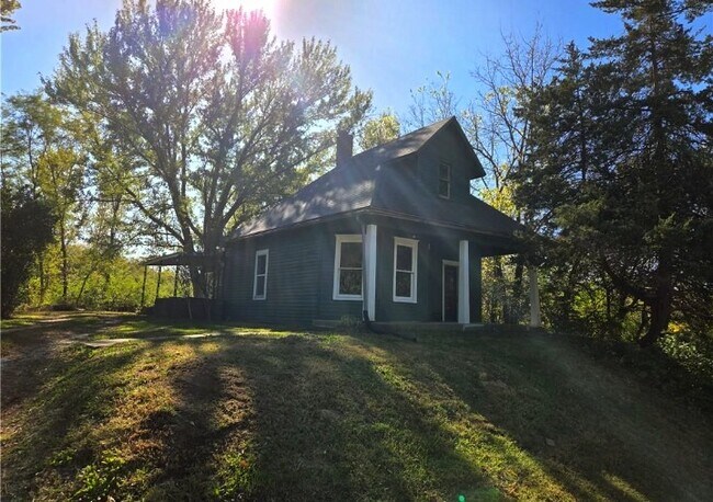 Building Photo - 1202 4th Ave