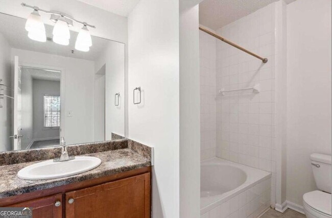 Building Photo - 1250 Parkwood Cir SE