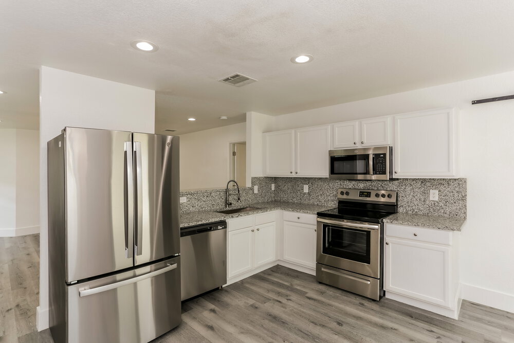 Building Photo - 1725 Vineridge Ln