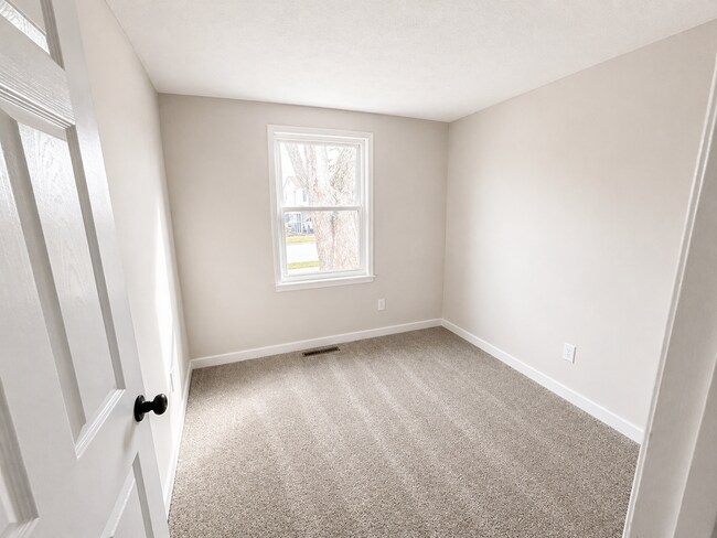 Building Photo - Newly Rehabbed 4BR Home in Hamilton Schools w/ Full Basement