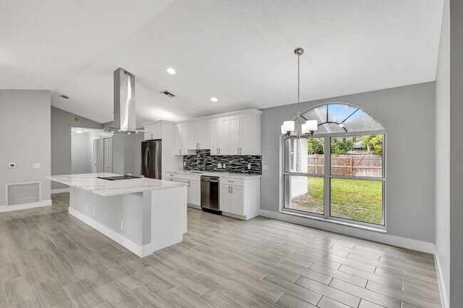 Building Photo - 843 Azalea Dr