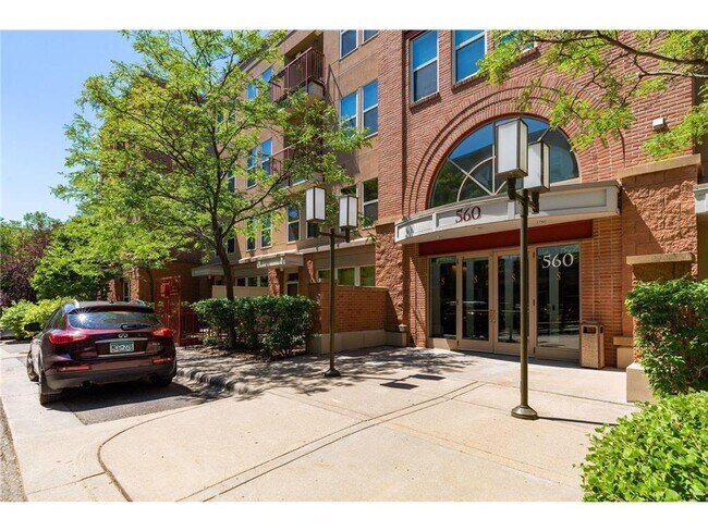 Building Photo - 560 2nd St