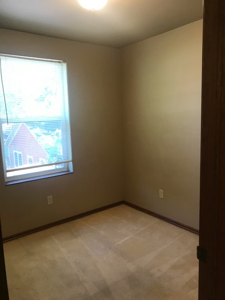 Building Photo - 617 S Sherwood St