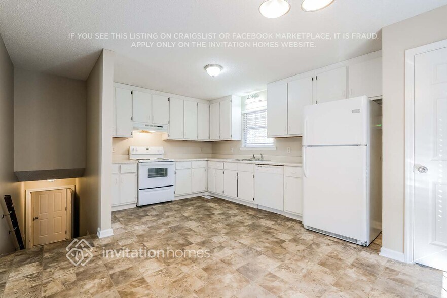 Building Photo - 6317 Mitchell Creek Dr