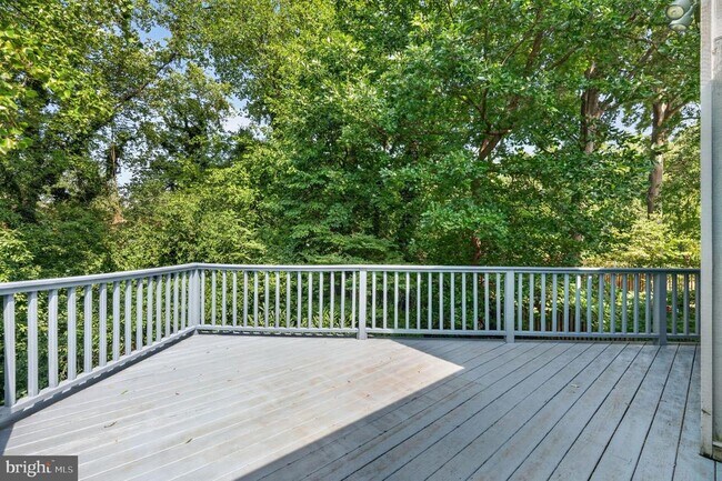 Building Photo - 6 Youngs Farm Ct