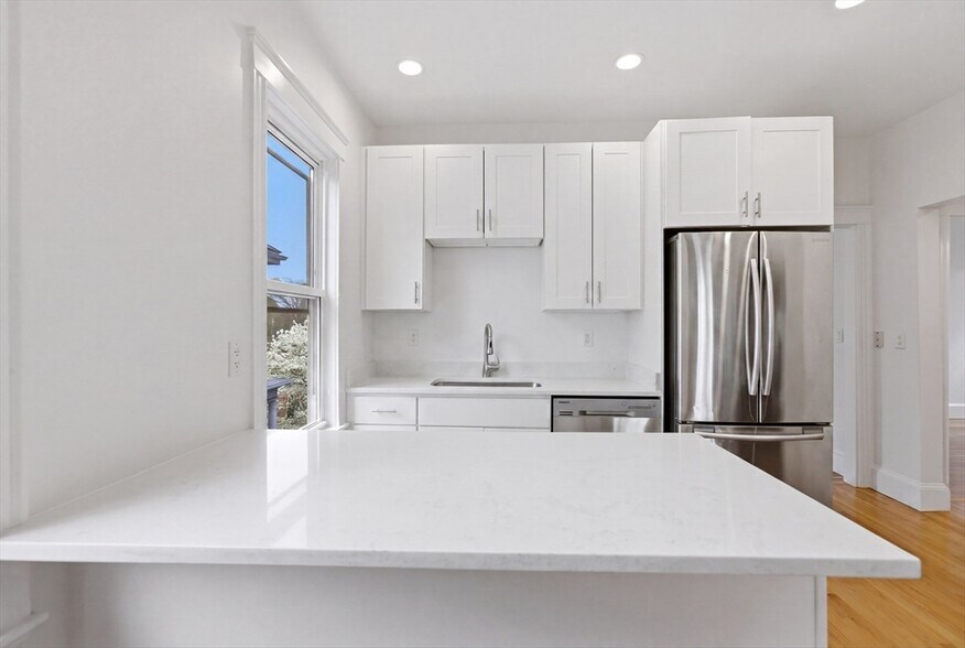 Building Photo - 26 Roseclair St