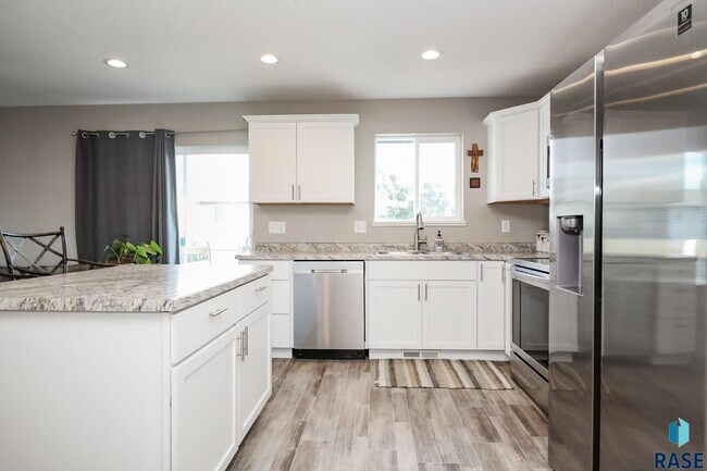 Building Photo - 1600 East 69th St N