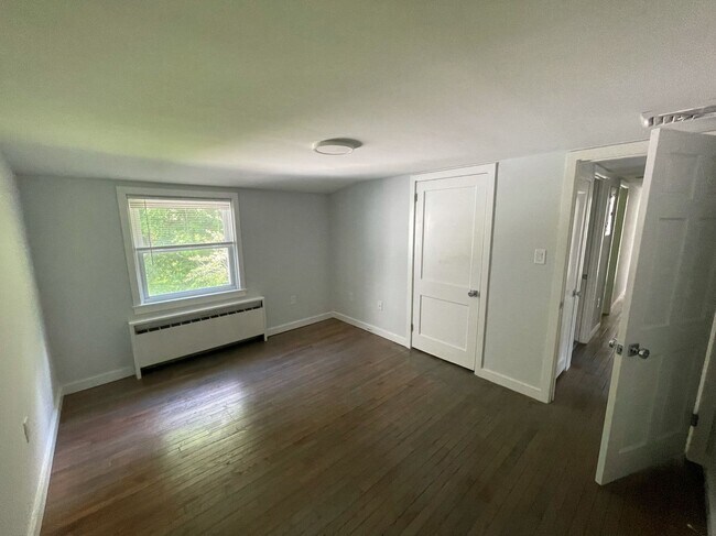 Building Photo - 24 Tulip Ln
