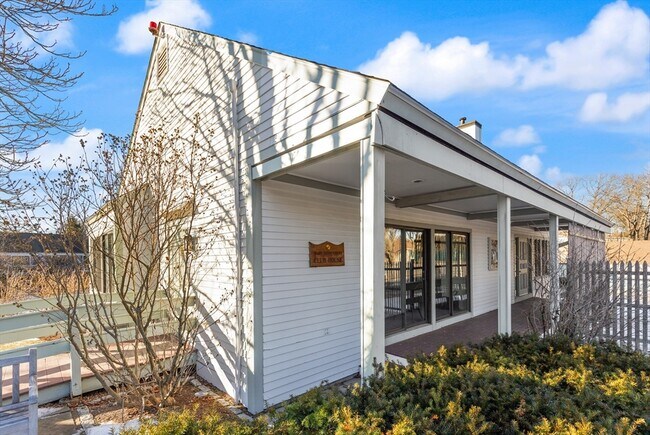 Building Photo - 18 Concord Greene