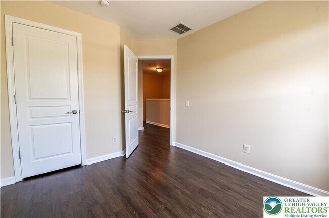 Building Photo - 8475 Putnam Ct