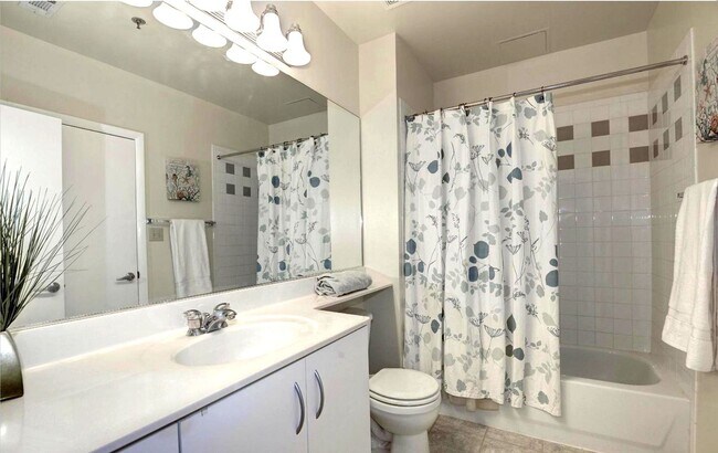 Building Photo - Newly Renovated Industrial Loft in Logan Circle!