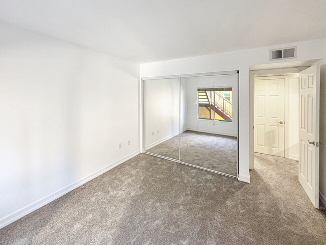 Building Photo - Great 1B/1BA Condo In Rancho Bernardo!