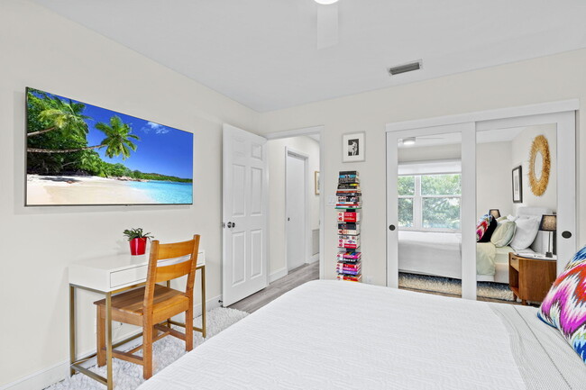 Building Photo - 2474 Bedford Mews Dr