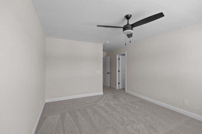 Building Photo - 4400 Laurel Rdg Dr