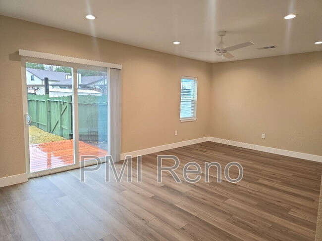 Building Photo - 452 Tracy Ln