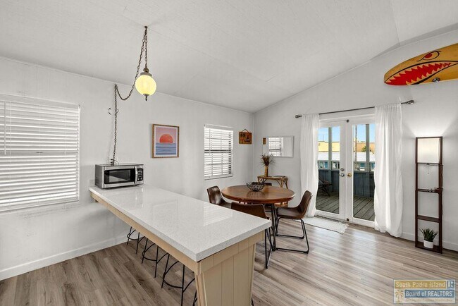 Building Photo - 105 E Marisol Dr