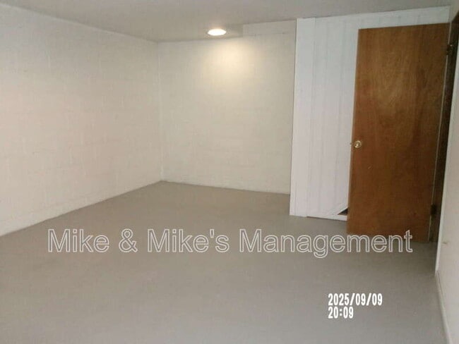 Building Photo - 6400 N 73rd St