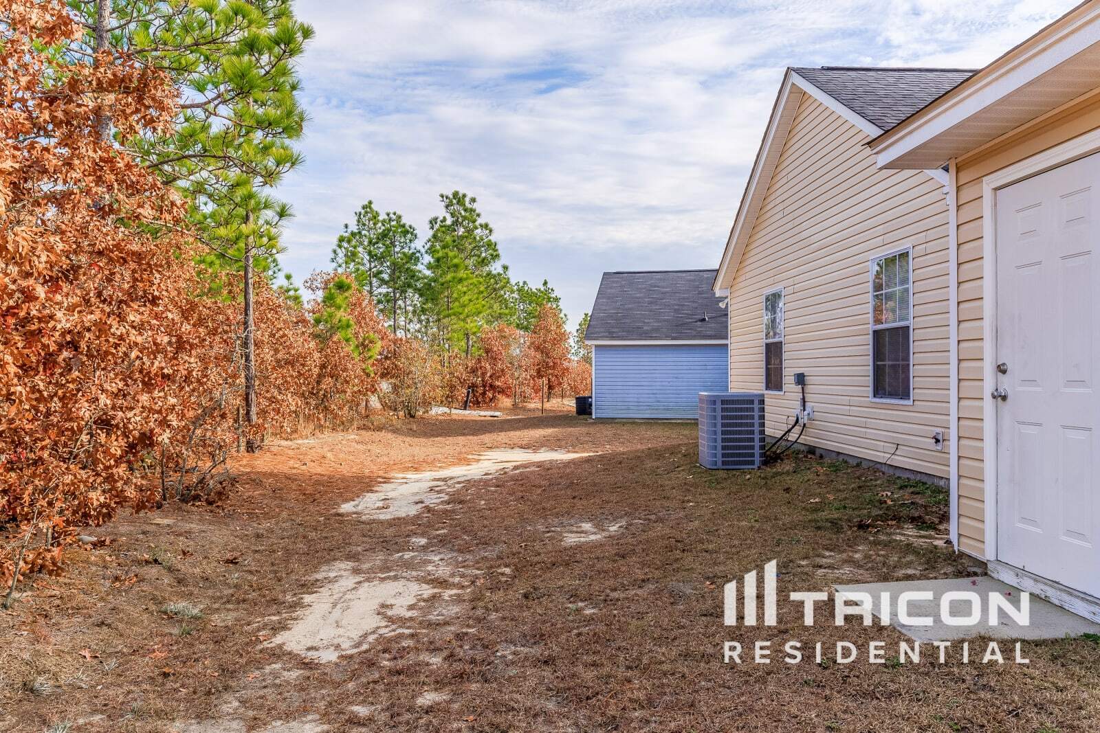 Building Photo - 429 Legend Oaks Dr
