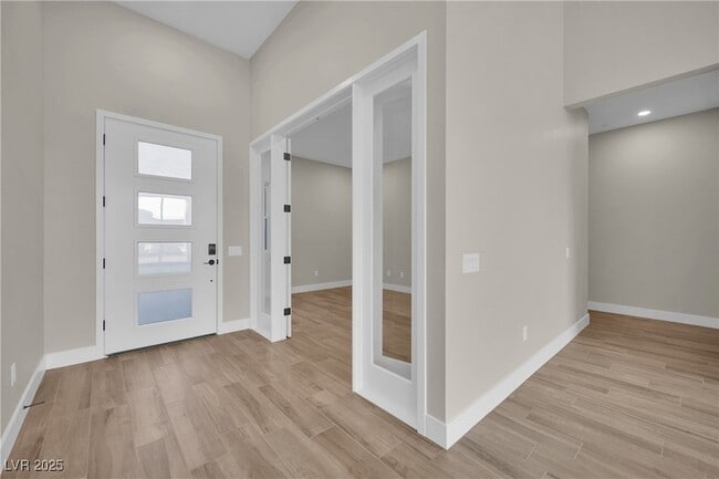 Building Photo - 11079 Rolling Vista Dr