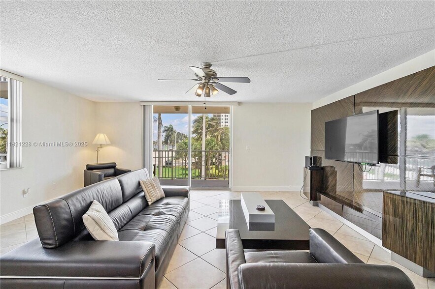 Building Photo - 1401 S Ocean Dr