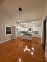 Building Photo - 202 Oak St