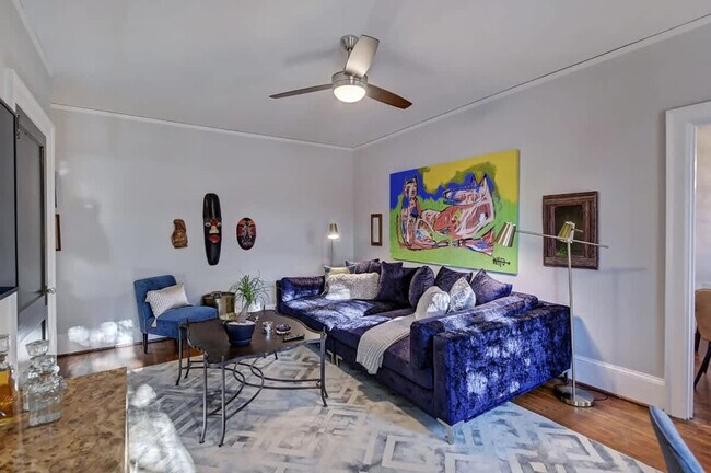 Building Photo - 518 Lamar Ave