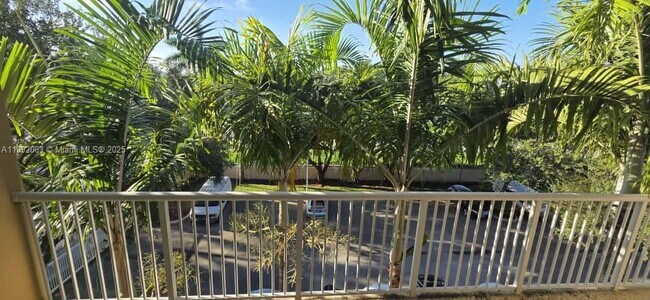 Building Photo - 509 E Sheridan St