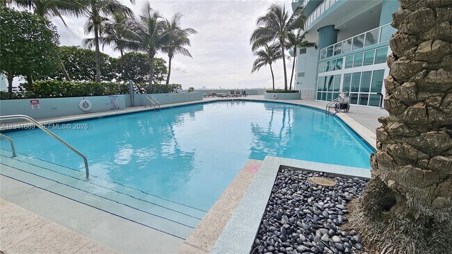 Building Photo - 1900 N Bayshore Dr