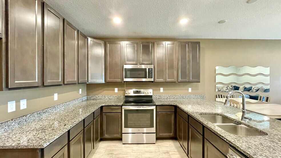 Building Photo - 301 Primrose Dr