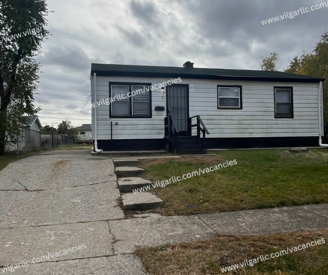 Building Photo - 3 Large Bedrooms • 1 Bathroom home in Gary, IN