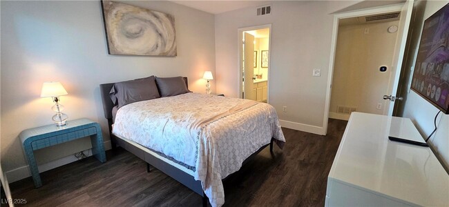 Building Photo - 7255 W Sunset Rd