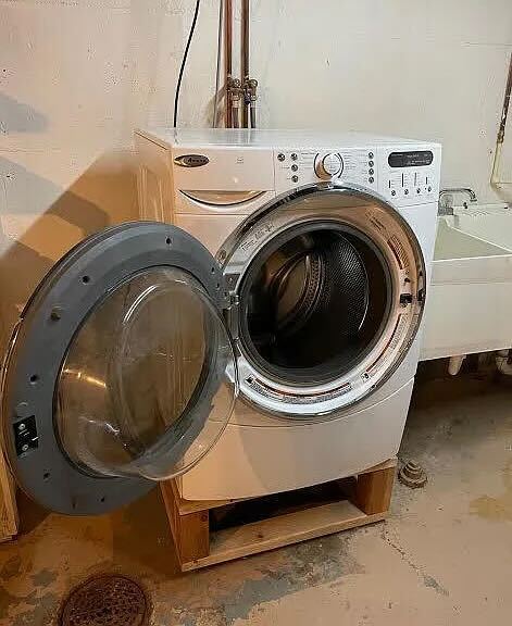 Washer - 306 N Blackhawk Ave