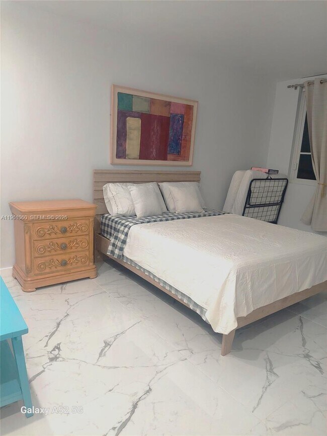 Building Photo - 5005 Collins Ave