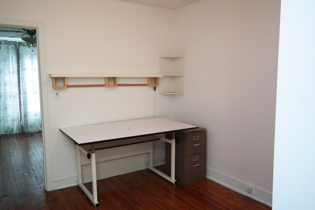 Building Photo - Charming 2 Bedroom/1 Bathroom Townhome in Woodberry, MD - Close to Light Rail!