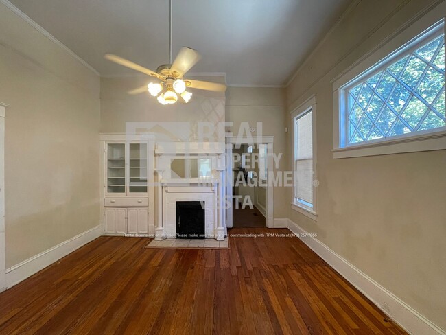 Building Photo - Spacious Home With Lots of Charm in Histor...