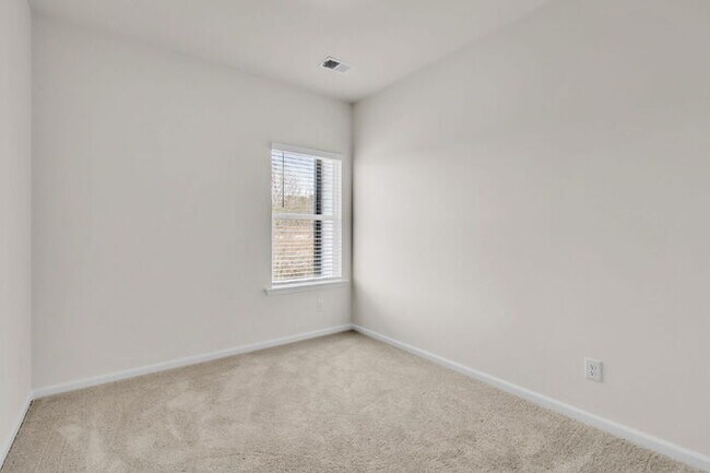 Building Photo - New Construction 3BR/2.5BA Townhome with Loft in Downtown Travelers Rest