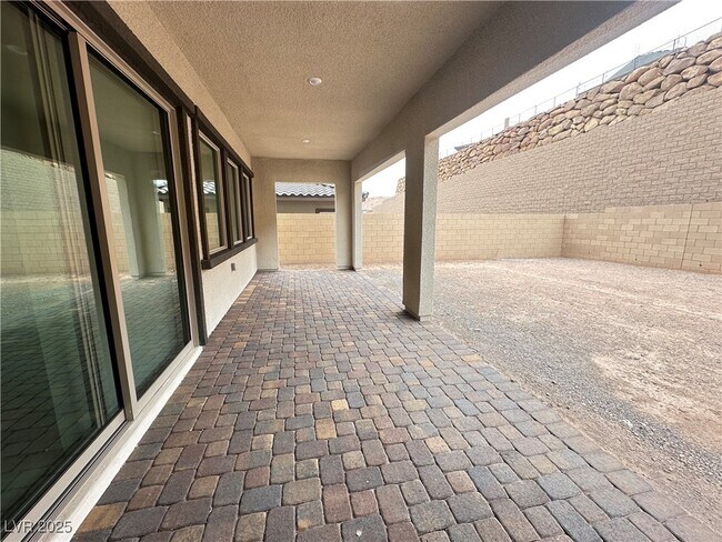 Building Photo - 350 Tigullio Ave