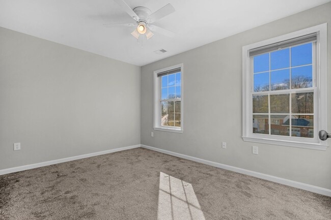 Building Photo - Beautiful 4br 2.5ba with huge basement and garage in Edgemere